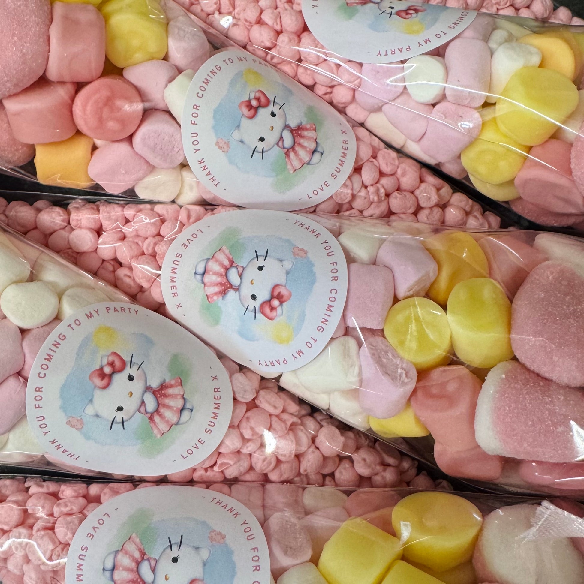 HELLO KITTY | SWEET CONES
